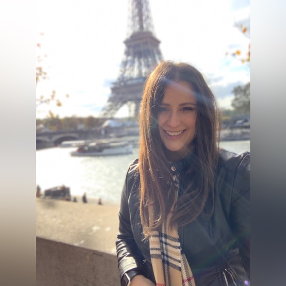 Meet your Posher, Sydnee - Picture 3 of 3